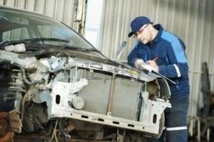 18628048-worker-at-car-repair-determination